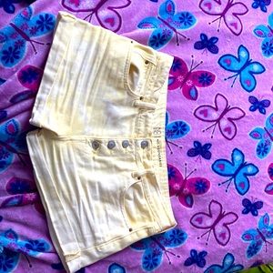 I’m selling these yellow size 11 Jean shorts
